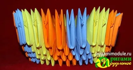 Ваза з модулів орігамі