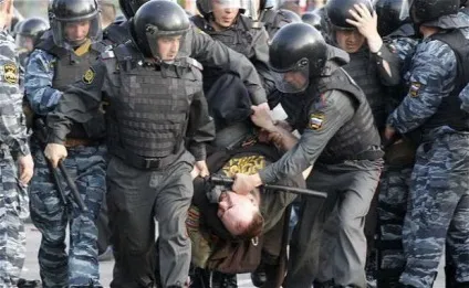 В яких випадках співробітник поліції має право застосовувати вогнепальну зброю (співробітник) В яких випадках співробітник поліції має право застосовувати вогнепальну зброю