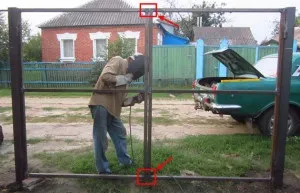 Ворота з профнастилу своїми руками (профнастилу) Ворота з профнастилу своїми руками