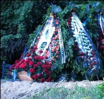 У що одягати померлої людини - в ніж ховати померлого госрітуал (людини) У що одягати померлої людини - в ніж ховати померлого госрітуал