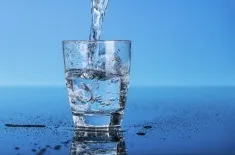 Вся правда про воду - види, користь, шкода і скільки пити (вода яка тече) Вся правда про воду - види, користь, шкода і скільки пити