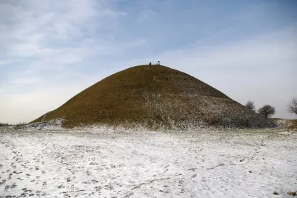 Ящик Пандори - Маунд і майдани (штучний пагорб Червоноград) Ящик Пандори - Маунд і майдани