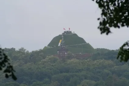 Ящик Пандори - Маунд і майдани (пагорб Червоноград знаходиться) Ящик Пандори - Маунд і майдани