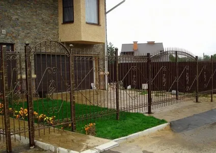 Огорожа з яких матеріалів можна виготовити паркан своїми силами і технологія будівництва (матеріалів) Огорожа з яких матеріалів можна виготовити паркан своїми силами і технологія будівництва