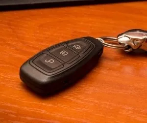 Замін батарейки і ремнот ключа запалювання ford focus 3 (запалювання) Замін батарейки і ремнот ключа запалювання ford focus 3