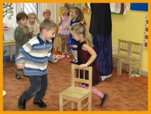 Займи місце - рухлива гра в приміщенні, каракулі (місце) Займи місце - рухлива гра в приміщенні, каракулі