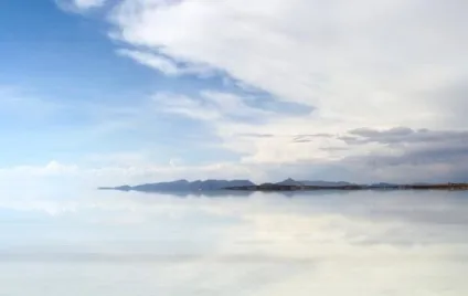 Дзеркало землі - озеро salar de uyuni (дзеркало) Дзеркало землі - озеро salar de uyuni