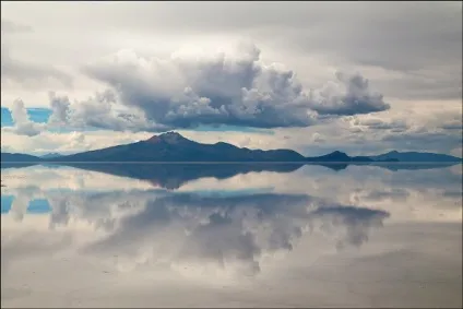 Дзеркало землі - озеро salar de uyuni (землі) Дзеркало землі - озеро salar de uyuni