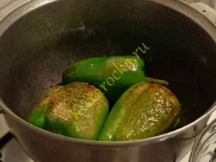Смажений перець цілком з соусом з помідор (цілком) Смажений перець цілком з соусом з помідор