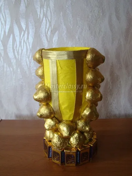 Золотий кубок з цукерок (Золотий кубок цукерок) Золотий кубок з цукерок