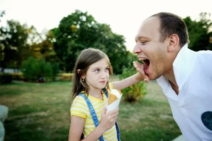 5 Способів перетворити дитину в скупердяя (дитини) 5 Способів перетворити дитину в скупердяя