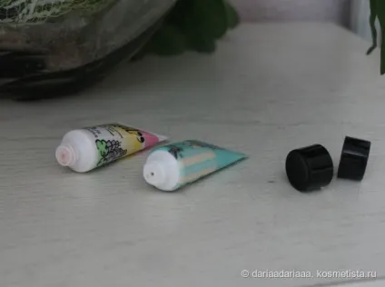 Benefit cosmetics first class flirts travel set відгуки