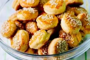 Булочки з листкового тіста з яблуками, з сиром і варенням (булочки з листкового тіста з яблуками) Булочки з листкового тіста з яблуками, з сиром і варенням