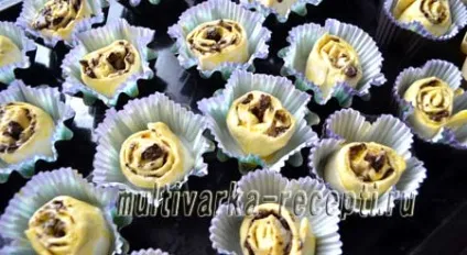 Булочки з листкового тіста з шоколадом