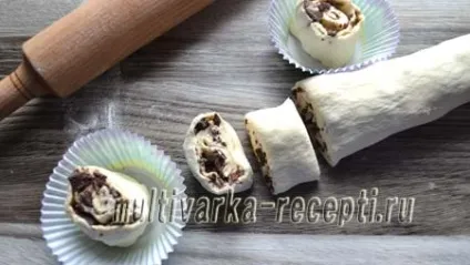 Булочки з листкового тіста з шоколадом