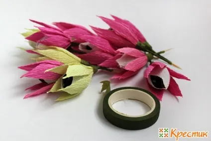 Букет з чаю та цукерок своїми руками в плетених кошику-капелюшку (букет) Букет з чаю та цукерок своїми руками в плетених кошику-капелюшку