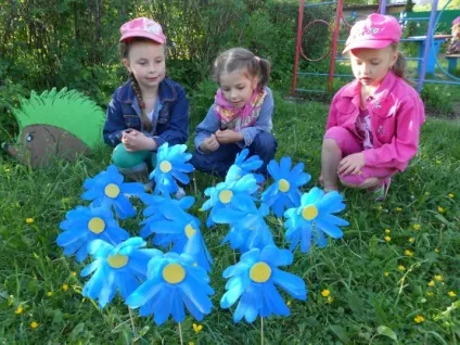 Квіти з пластикових стаканчиків (середню освіту) Квіти з пластикових стаканчиків