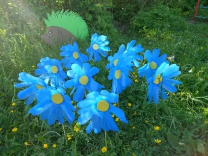 Квіти з пластикових стаканчиків (для вчителів) Квіти з пластикових стаканчиків