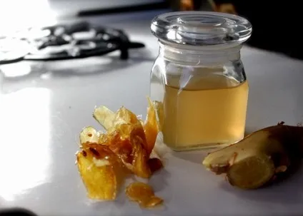 Домашня горілка з медом, лимоном, імбиром і перцем (медовуха) Домашня горілка з медом, лимоном, імбиром і перцем