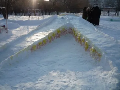 Фігури зі снігу на зимових ділянках (гри для дошкільнят) Фігури зі снігу на зимових ділянках