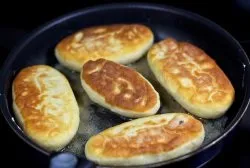 Смажені пиріжки - пишна випічка на сковороді (сковороді) Смажені пиріжки - пишна випічка на сковороді
