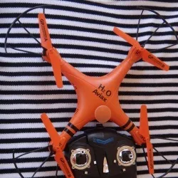 І в повітрі літає і води не боїться gptoys Н2О aviax (Battery Quadcopter 650mAh Li-poly) І в повітрі літає і води не боїться gptoys Н2О aviax