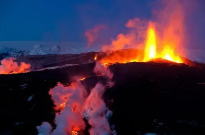 Виверження лави, фото новини (виверження) Виверження лави, фото новини