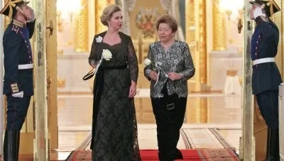 Які сукні одягає дружина Медведєва, модні сукні