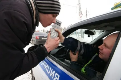 Як працює алкотестер спосіб застосування і типи алкотестерів (працює) Як працює алкотестер спосіб застосування і типи алкотестерів