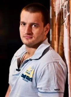 Зірка - вдома 2 - побив дівчину і вилетів з шоу (будинку) Зірка - вдома 2 - побив дівчину і вилетів з шоу