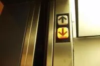 Як вибратися з ліфта