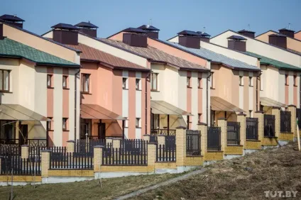 Як виглядають селища для еліти під мінському-Салідарнасць (футболіст Тимофій Калачов) Як виглядають селища для еліти під мінському-Салідарнасць