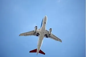 До чого сниться літак в небі