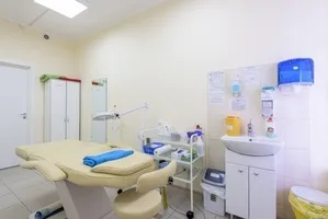 Клініки на площі ал