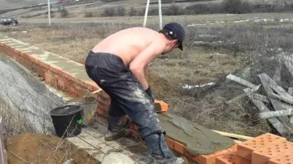 Кладка цоколя з цегли своїми руками будуємо за всіма правилами, kladka kirpicha (кладка цоколя з цегли своїми руками) Кладка цоколя з цегли своїми руками будуємо за всіма правилами, kladka kirpicha