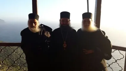 Коли весь світ спить або грішить - на Афоні моляться (грішить) Коли весь світ спить або грішить - на Афоні моляться
