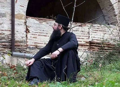 Коли весь світ спить або грішить - на Афоні моляться (грішить) Коли весь світ спить або грішить - на Афоні моляться