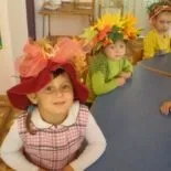 Конкурс капелюхів в дитячому саду - дитина в дитячому садку (саду) Конкурс капелюхів в дитячому саду - дитина в дитячому садку