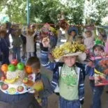 Конкурс капелюхів в дитячому саду - дитина в дитячому садку (дитячому) Конкурс капелюхів в дитячому саду - дитина в дитячому садку