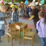 Конкурс капелюхів в дитячому саду - дитина в дитячому садку (дитячому) Конкурс капелюхів в дитячому саду - дитина в дитячому садку