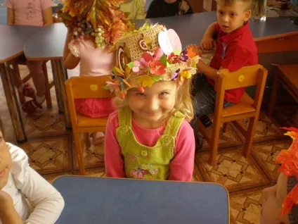 Конкурс капелюхів в дитячому саду - дитина в дитячому садку (дитячому) Конкурс капелюхів в дитячому саду - дитина в дитячому садку