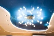 Гарний будинок вікна стелі жалюзі