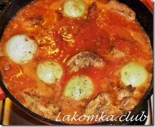 Кролик тушкований з помідорами і цибулею (кролик) Кролик тушкований з помідорами і цибулею