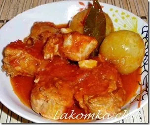 Кролик тушкований з помідорами і цибулею (кролик) Кролик тушкований з помідорами і цибулею