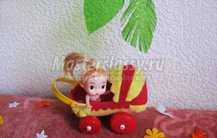 лялькова коляска