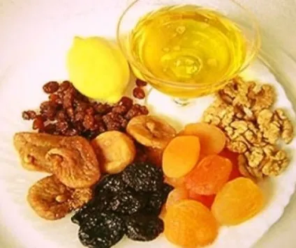 Курага, родзинки, мед, горіхи, лимон, чорнослив - рецепт суміші для імунітету