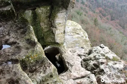 Мангуп-кале - печерне місто