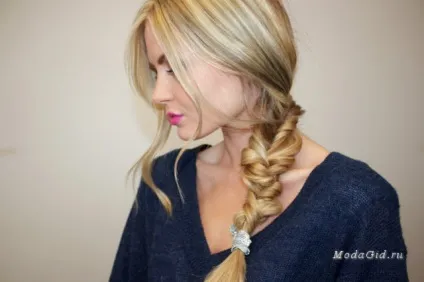 Модні зачіски складні коси і витіюваті плетіння з блогу «barefoot blonde» фото і відео уроки (весна-літо 2017) Модні зачіски складні коси і витіюваті плетіння з блогу «barefoot blonde» фото і відео уроки