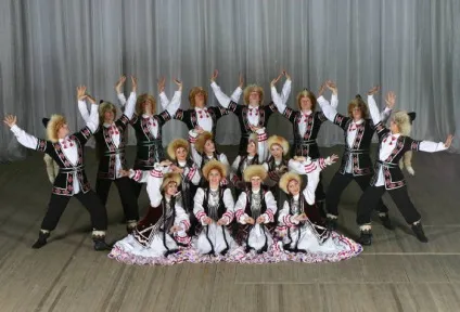 Народні татарські танці і їх особливості, Украінане - ансамбль українського танцю