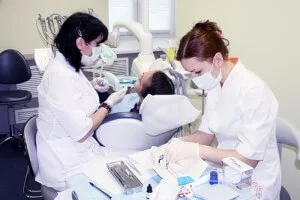 На зубах з'явилися білі плями причини виникнення, способи лікування, фото (на зубах білі плями фото) На зубах з'явилися білі плями причини виникнення, способи лікування, фото